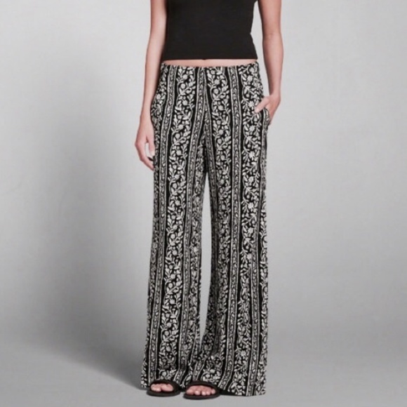 Abercrombie & Fitch Bohemian Floral Pattern Flare Leg - 0 - Picture 1 of 13